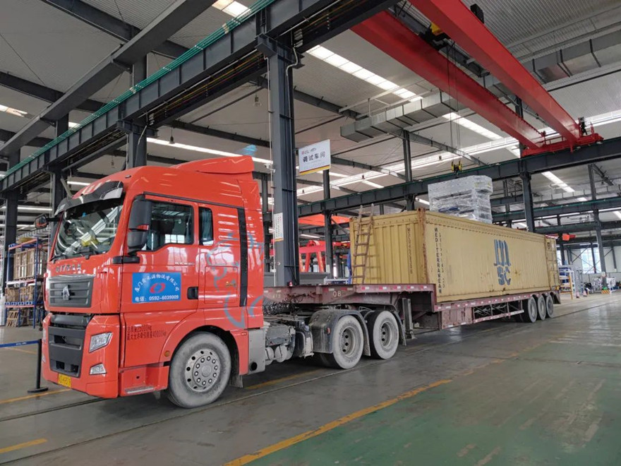 項(xiàng)目發(fā)貨|泉工股份ZN1200S全自動生態(tài)砌塊成型機(jī)生產(chǎn)線發(fā)貨俄羅斯