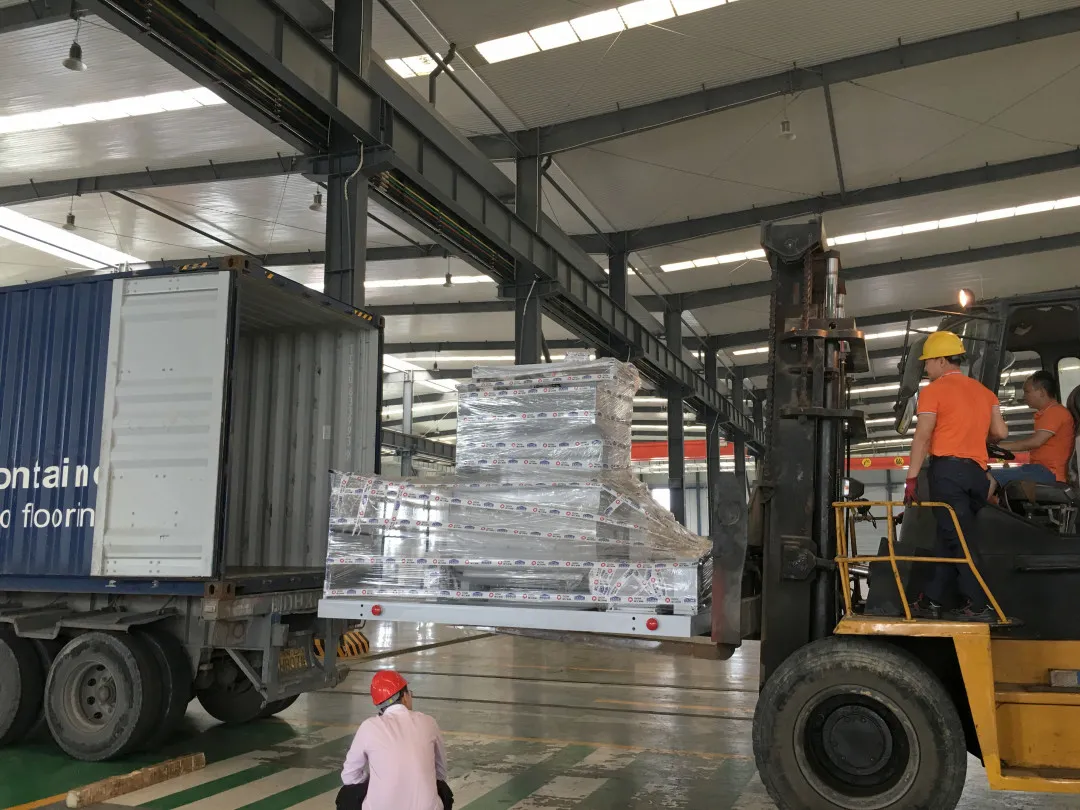 項(xiàng)目發(fā)貨|泉工QT6全自動(dòng)砌塊成型機(jī)生產(chǎn)線發(fā)貨烏拉圭，助力市政建設(shè)！