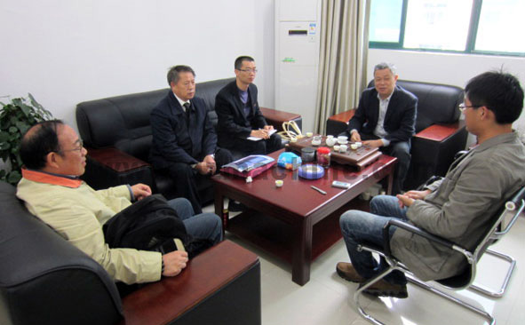 校企合作，共克難題