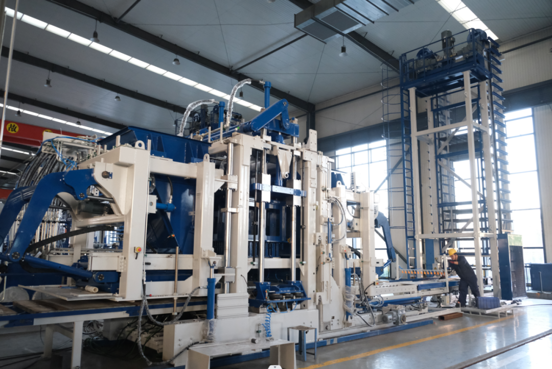 整裝待發(fā)，泉工又一生產(chǎn)線進(jìn)入發(fā)貨前調(diào)試階段，助力華中城市提速發(fā)展