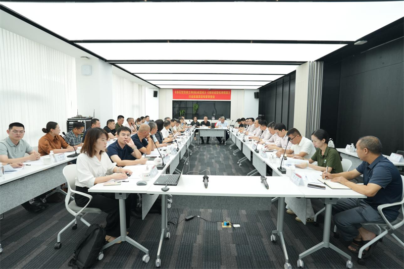 從制造到“智”造：泉工股份舉辦《仿石型混凝土磚（板）成型機(jī)》《砌塊成型機(jī)用模具》行業(yè)標(biāo)準(zhǔn)項(xiàng)目專家審查會